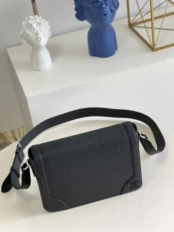 LOUIS VUITTON NEW FLAP MESSENGER