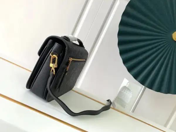 Louis Vuitton Pochette Metis