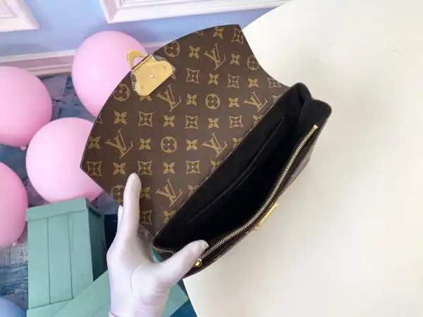 First bag ru LOUIS VUITTON SAINT-PLACIDE