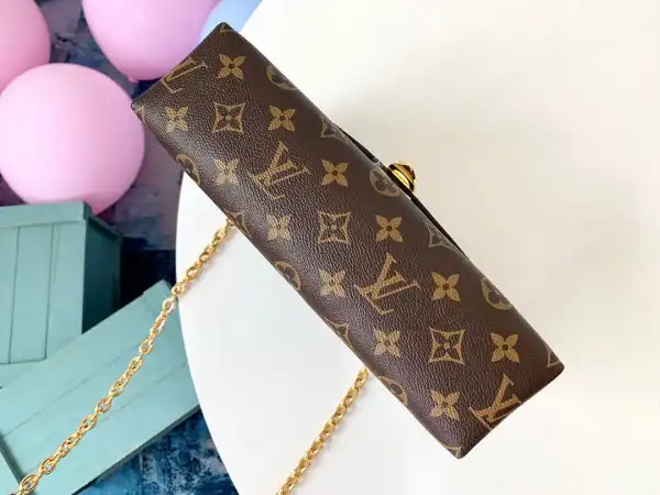 Frstbag ru LOUIS VUITTON SAINT-PLACIDE