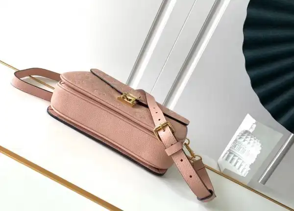 Louis Vuitton Pochette Metis