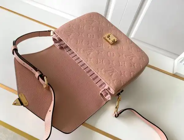 Frstbag ru Louis Vuitton Pochette Metis