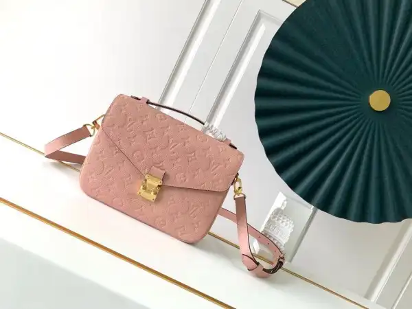 Louis Vuitton Pochette Metis