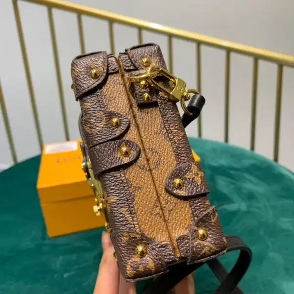 LOUIS VUITTON PETITE MALLE