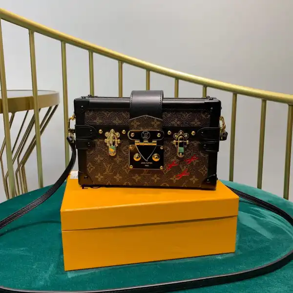 LOUIS VUITTON PETITE MALLE