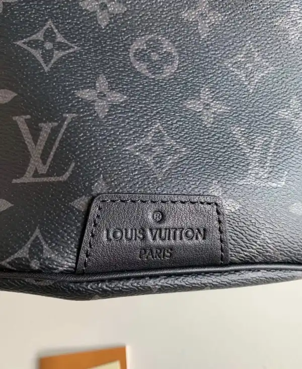 LOUIS VUITTON DISCOVERY BUMBAG