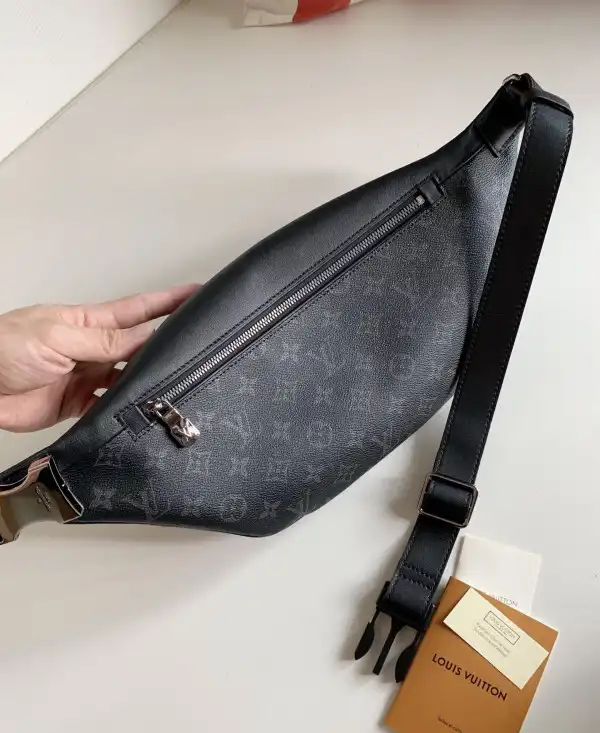 LOUIS VUITTON DISCOVERY BUMBAG