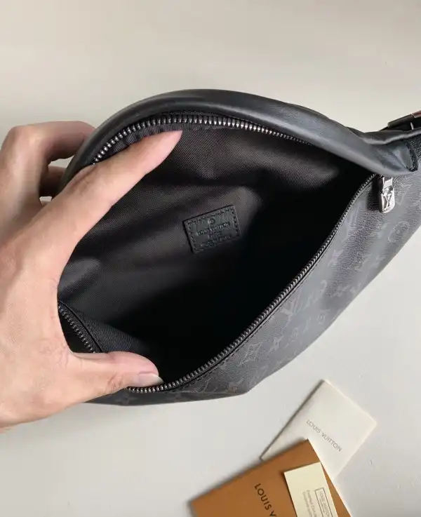 LOUIS VUITTON DISCOVERY BUMBAG