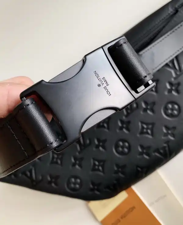 Affordable LOUIS VUITTON DISCOVERY BUMBAG