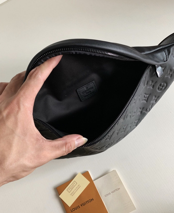 LOUIS VUITTON DISCOVERY BUMBAG