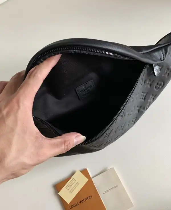 Affordable LOUIS VUITTON DISCOVERY BUMBAG