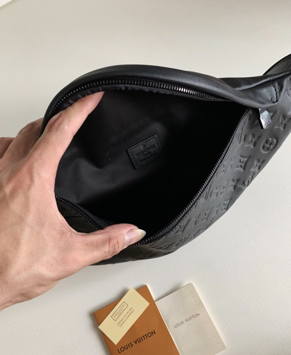 LOUIS VUITTON DISCOVERY BUMBAG