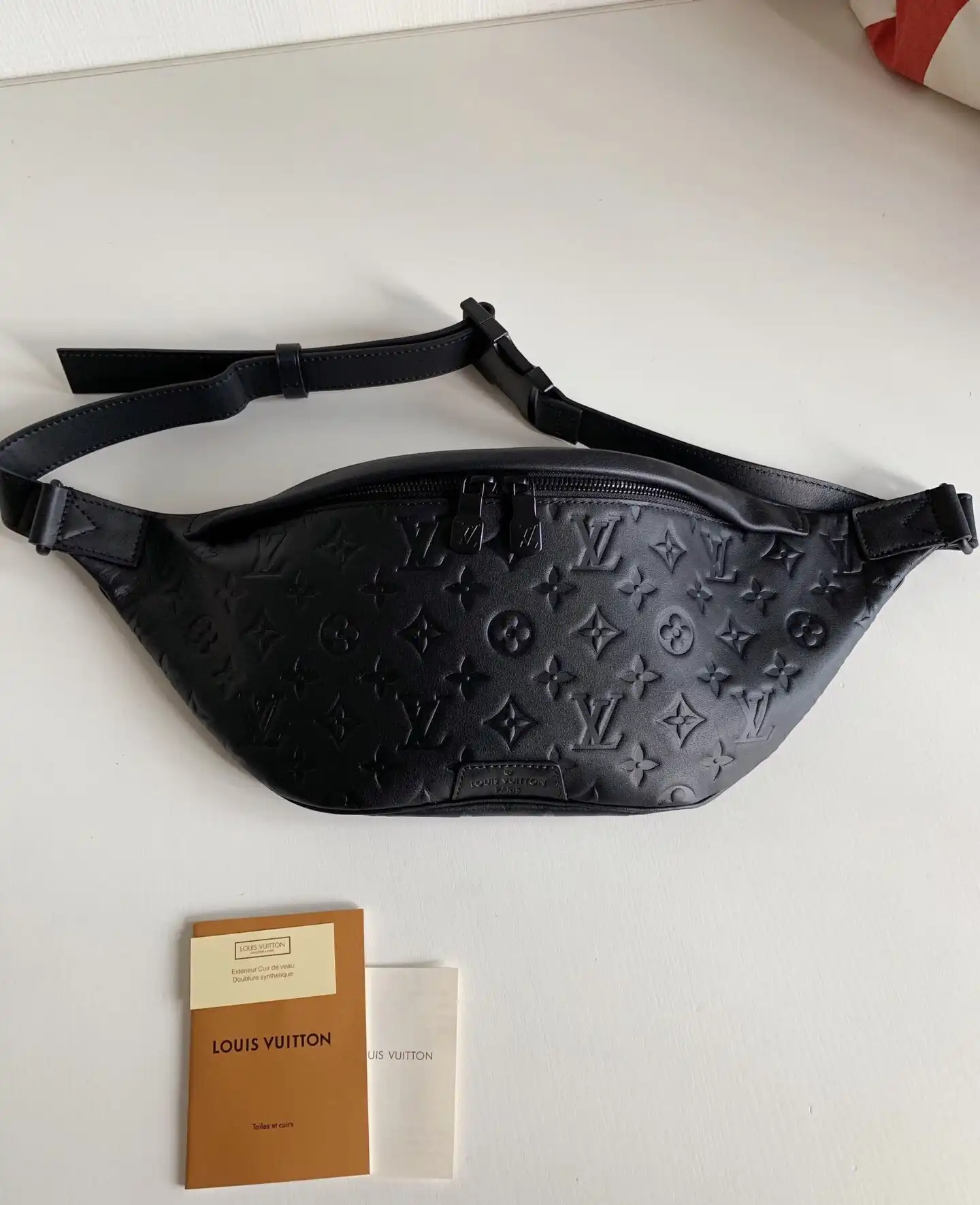 First bag ru LOUIS VUITTON DISCOVERY BUMBAG