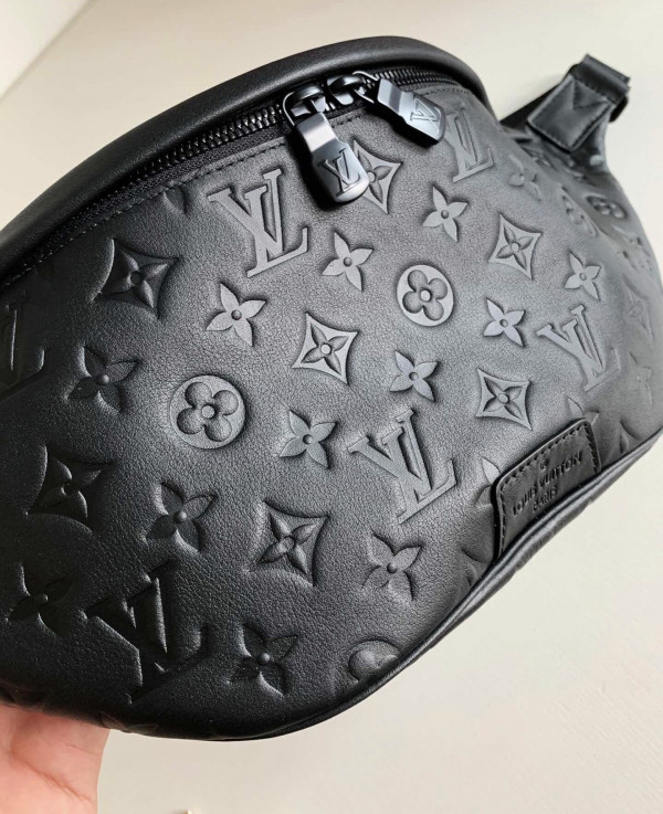 LOUIS VUITTON DISCOVERY BUMBAG