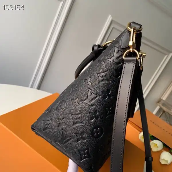 Affordable LOUIS VUITTON V TOTE MM