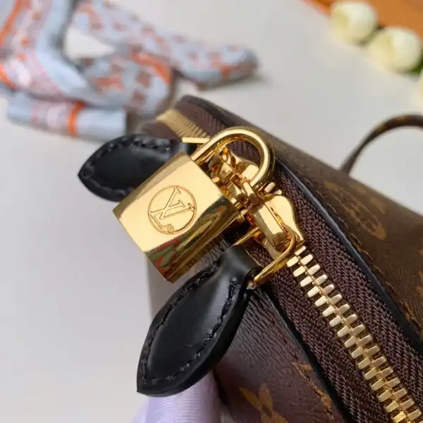 First bag ru LOUIS VUITTON TOUPIE