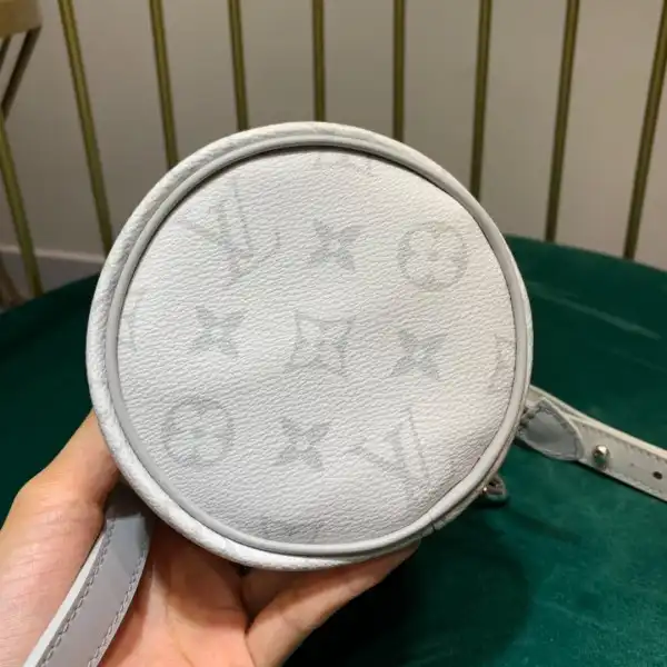 Frstbag ru LOUIS VUITTON CHALK NANO BAG