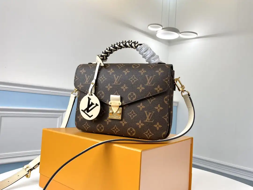 First bag ru LOUIS VUITTON POCHETTE METIS