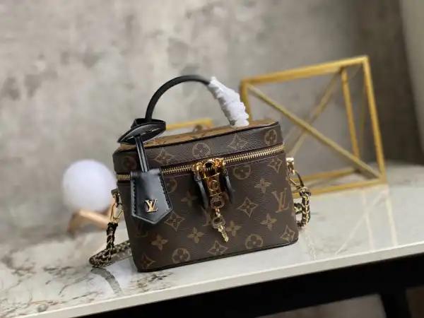 First bag ru LOUIS VUITTON VANITY PM