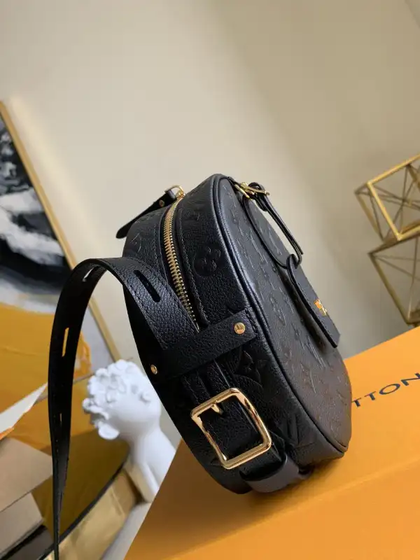 First bag ru LOUIS VUITTON BOITE CHAPEAU SOUPLE MM