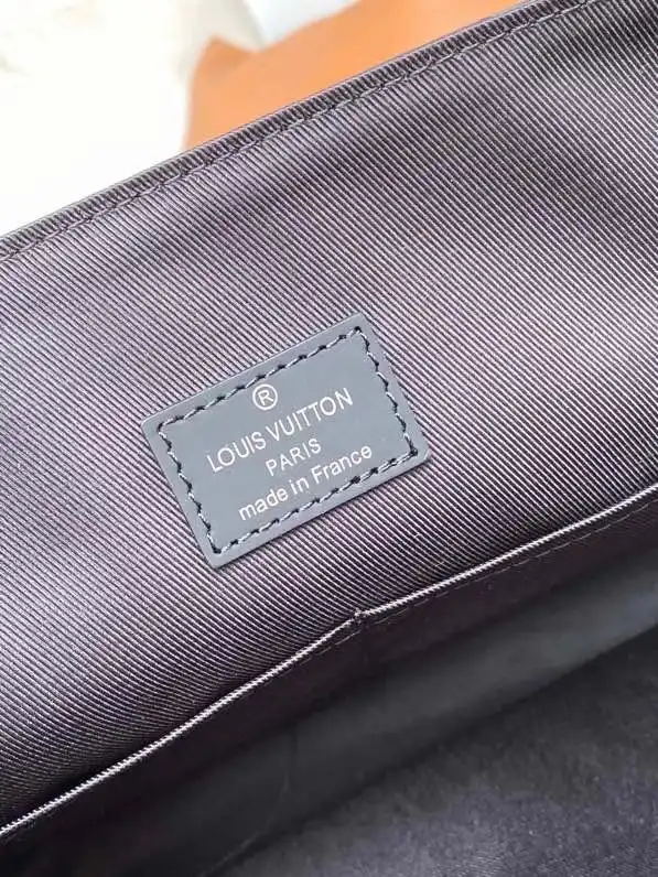 Frstbag ru LOUIS VUITTON DISTRICT MM