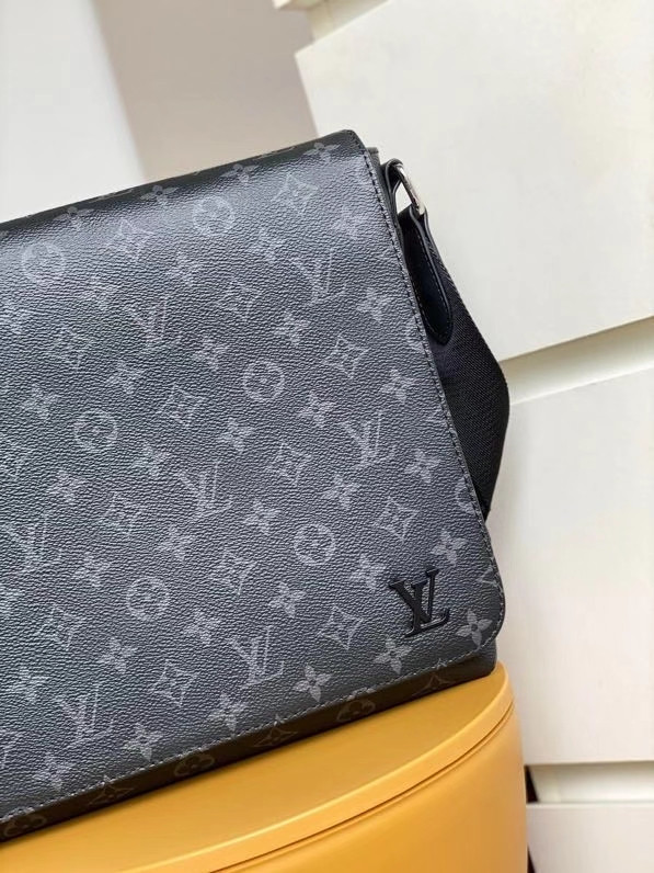 HOT SALE LOUIS VUITTON DISTRICT MM