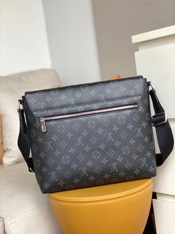 HOT SALE LOUIS VUITTON DISTRICT MM