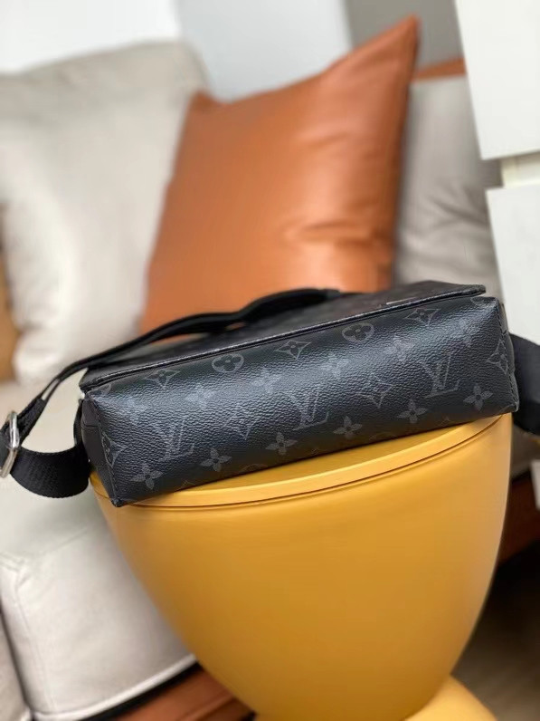 HOT SALE LOUIS VUITTON DISTRICT PM