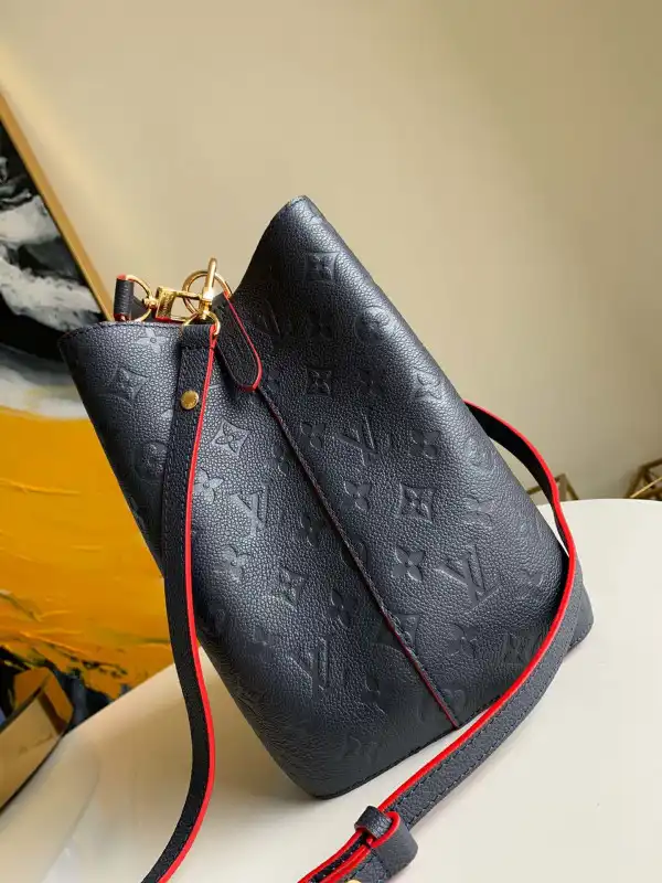 First bag ru LOUIS VUITTON NEONOE MM