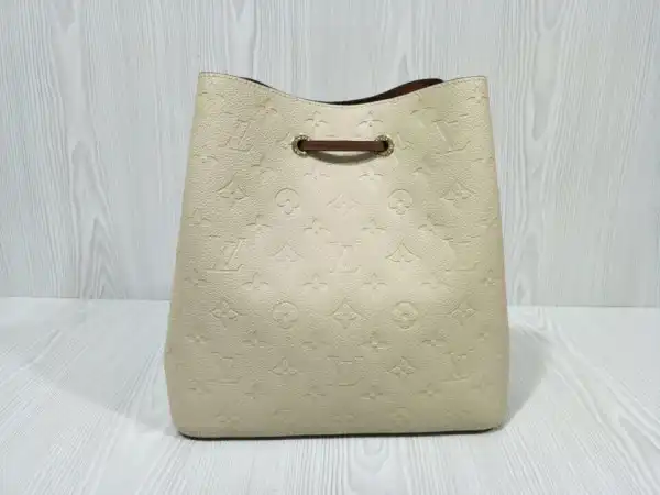 First bag ru LOUIS VUITTON NEONOE MM