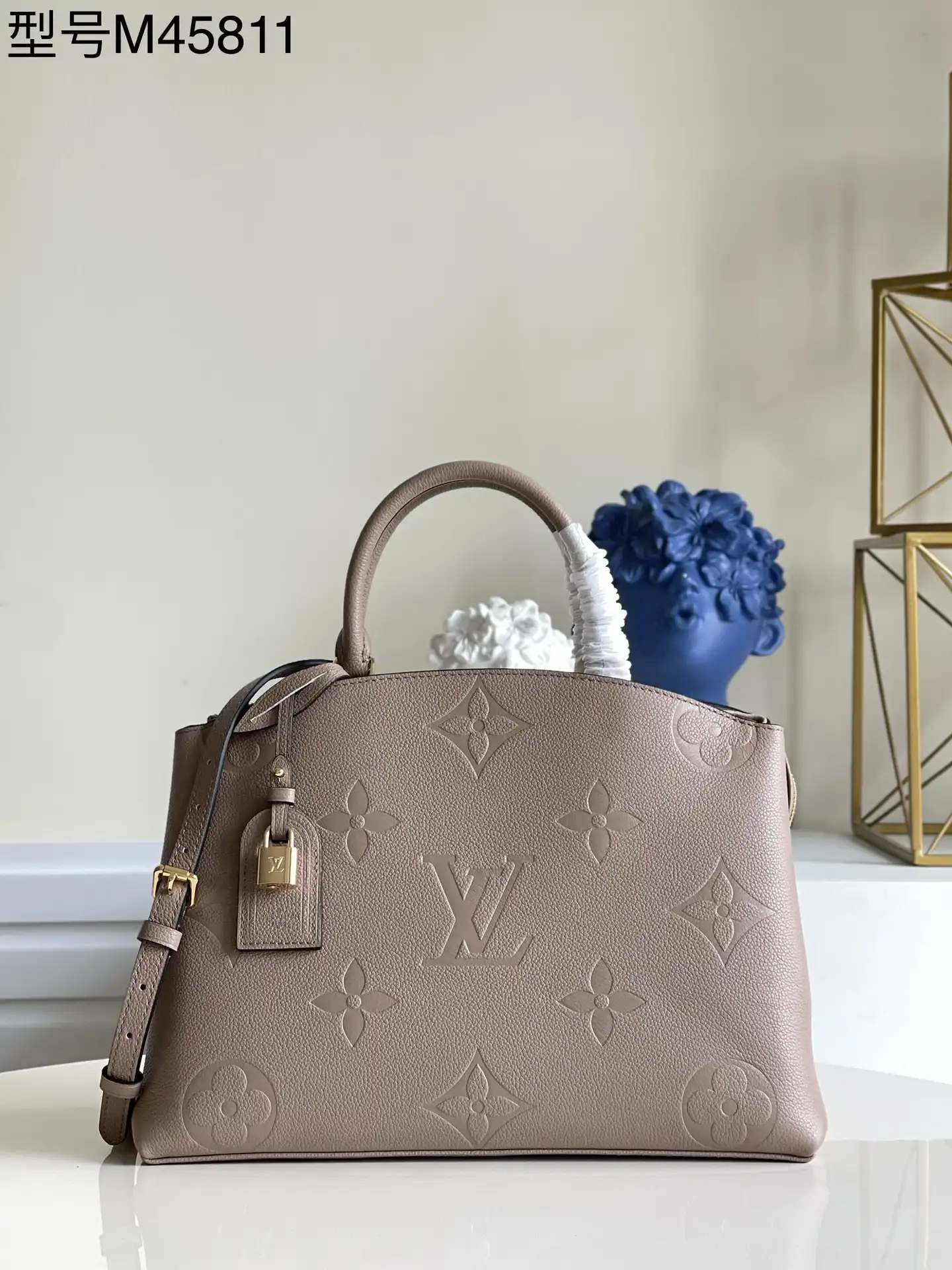 First bag ru LOUIS VUITTON GRAND PALAIS