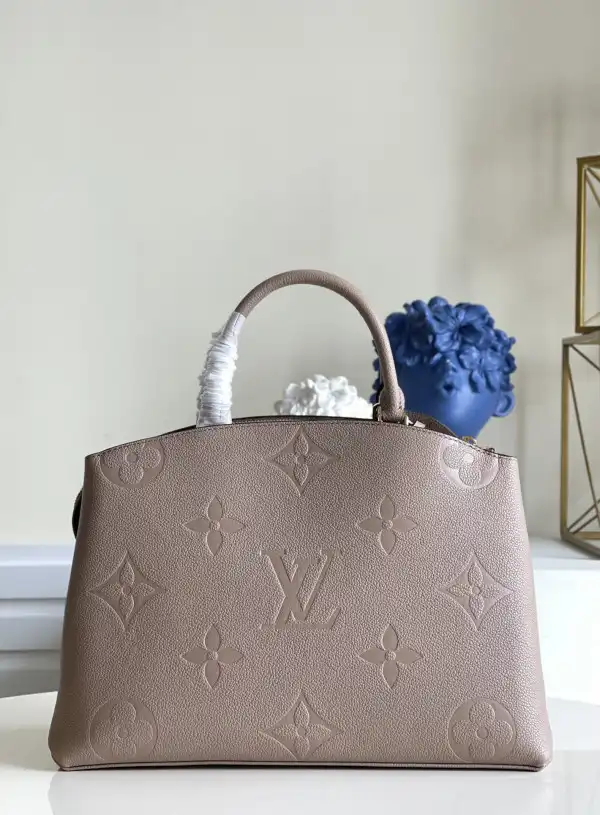 First bag ru LOUIS VUITTON GRAND PALAIS