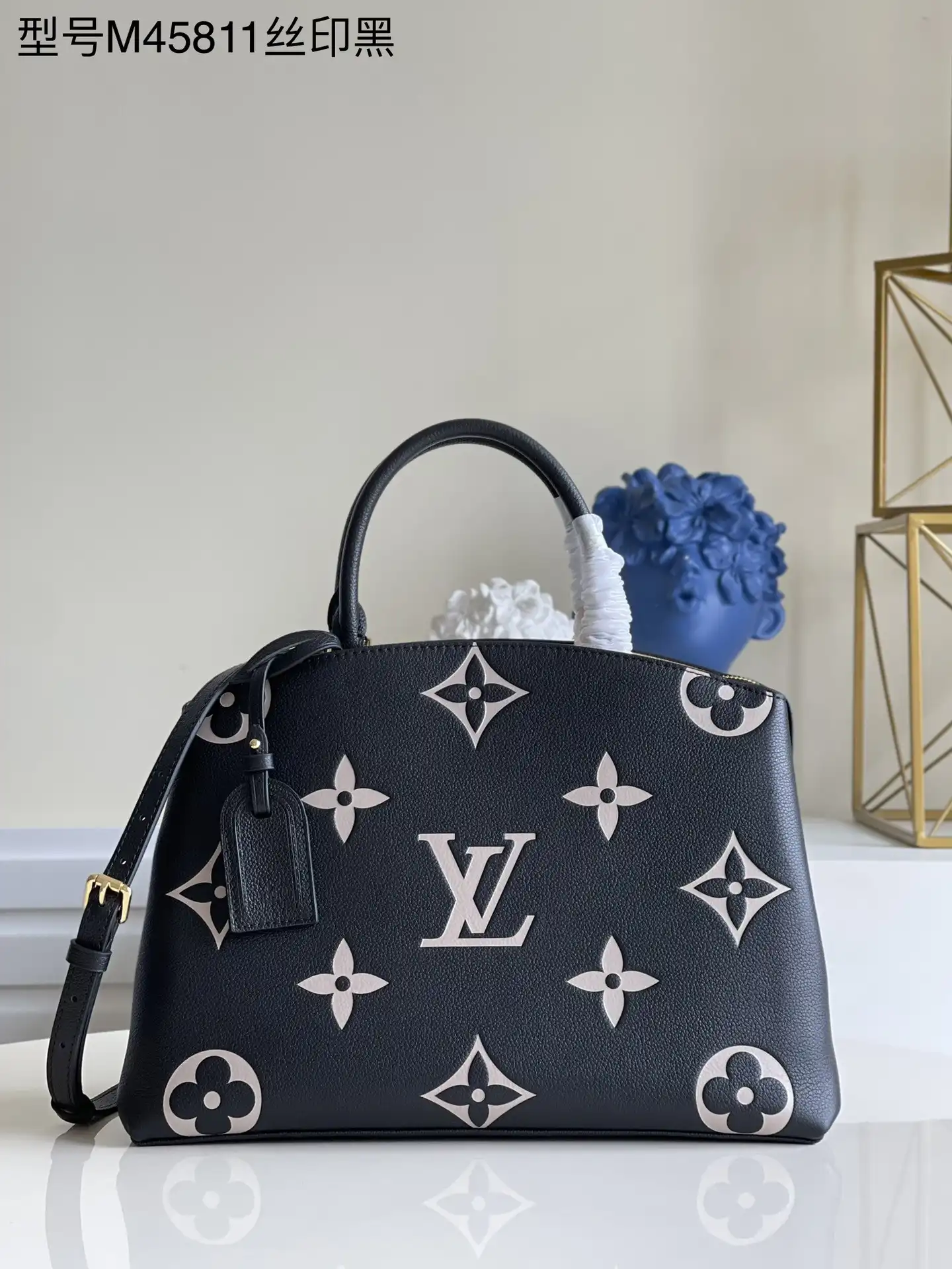 Affordable LOUIS VUITTON GRAND PALAIS