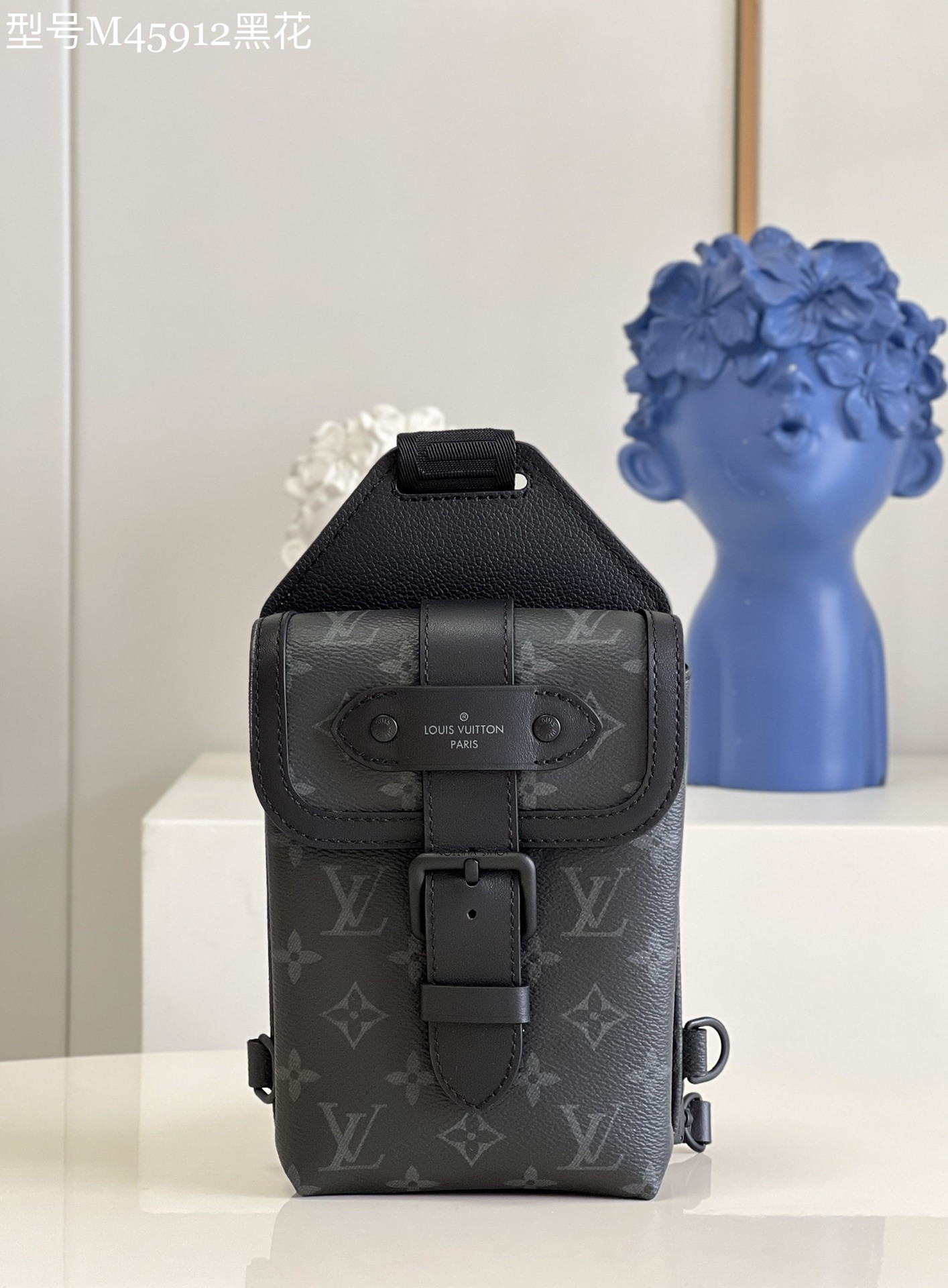 LOUIS VUITTON SAUMUR SLINGBAG