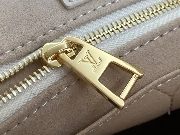 LOUIS VUITTON ONTHEGO MM