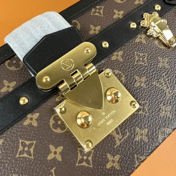 Firstbag Ru LOUIS VUITTON PETITE MALLE EAST WEST