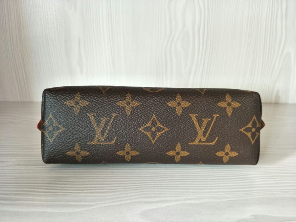 [FREE SHIPPING] LOUIS VUITTON COSMETIC POUCH