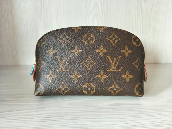 [FREE SHIPPING] LOUIS VUITTON COSMETIC POUCH