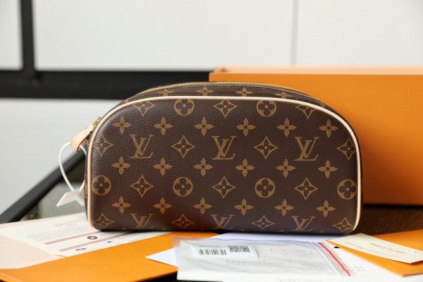 [FREE SHIPPING] LOUIS VUITTON TOILETRY BAG