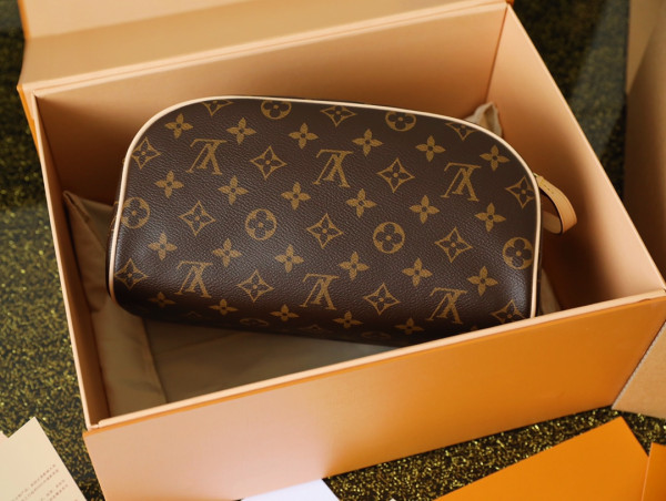 [FREE SHIPPING] LOUIS VUITTON TOILETRY BAG