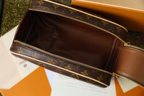 [FREE SHIPPING] LOUIS VUITTON TOILETRY BAG