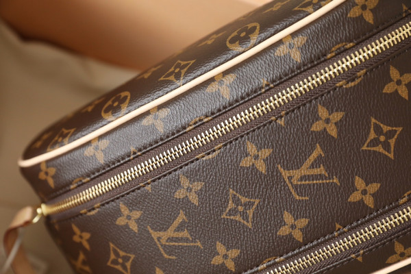 [FREE SHIPPING] LOUIS VUITTON TOILETRY BAG