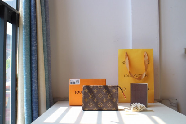 HOT SALE LOUIS VUITTON TOILETRY POUCH 15