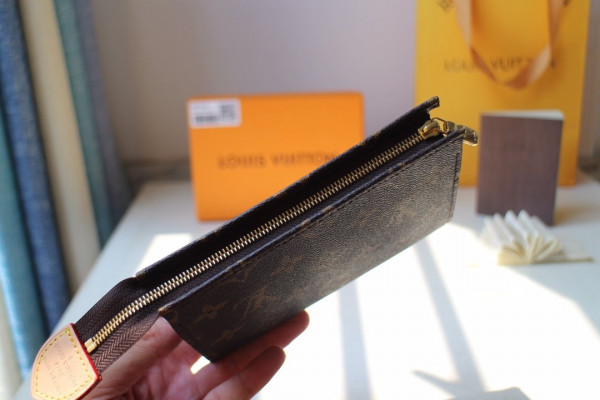 HOT SALE LOUIS VUITTON TOILETRY POUCH 15