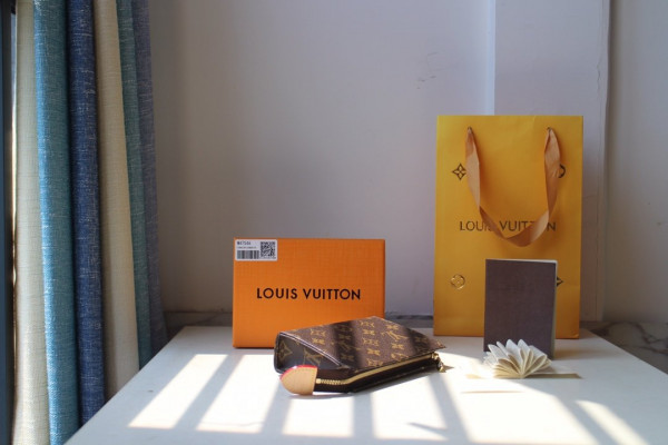 HOT SALE LOUIS VUITTON TOILETRY POUCH 15