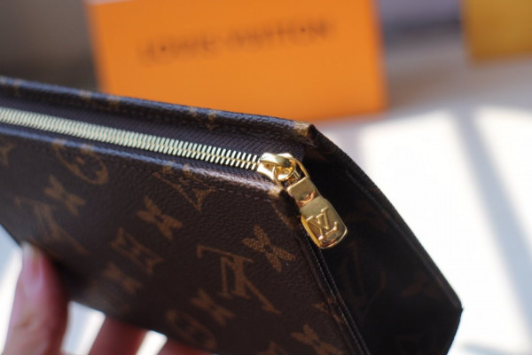 HOT SALE LOUIS VUITTON TOILETRY POUCH 15