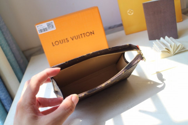 HOT SALE LOUIS VUITTON TOILETRY POUCH 15