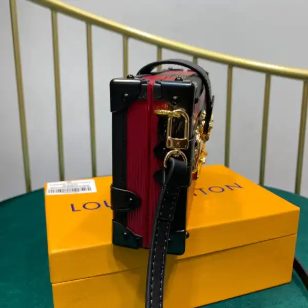 LOUIS VUITTON PETITE MALLE