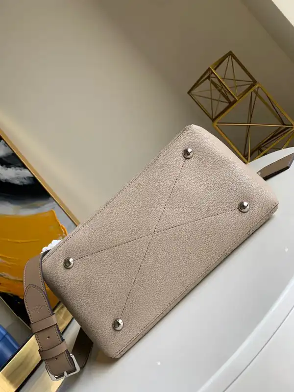 Firstbag Ru LOUIS VUITTON BEAUBOURG HOBO MM