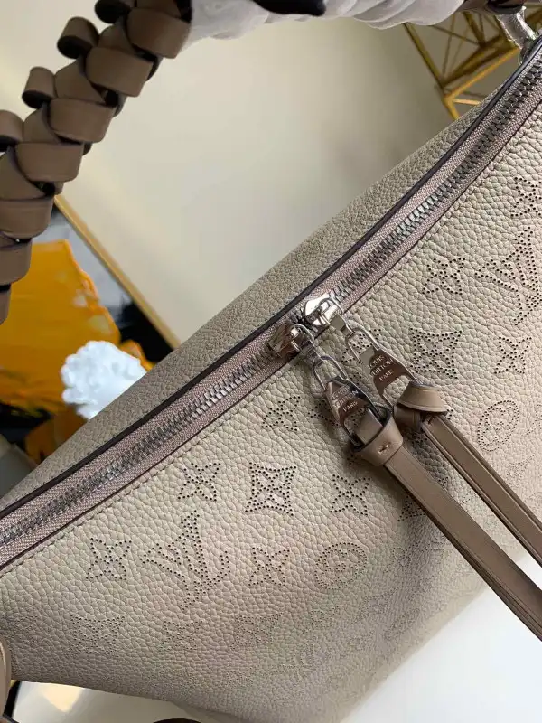 First bag ru LOUIS VUITTON BEAUBOURG HOBO MM